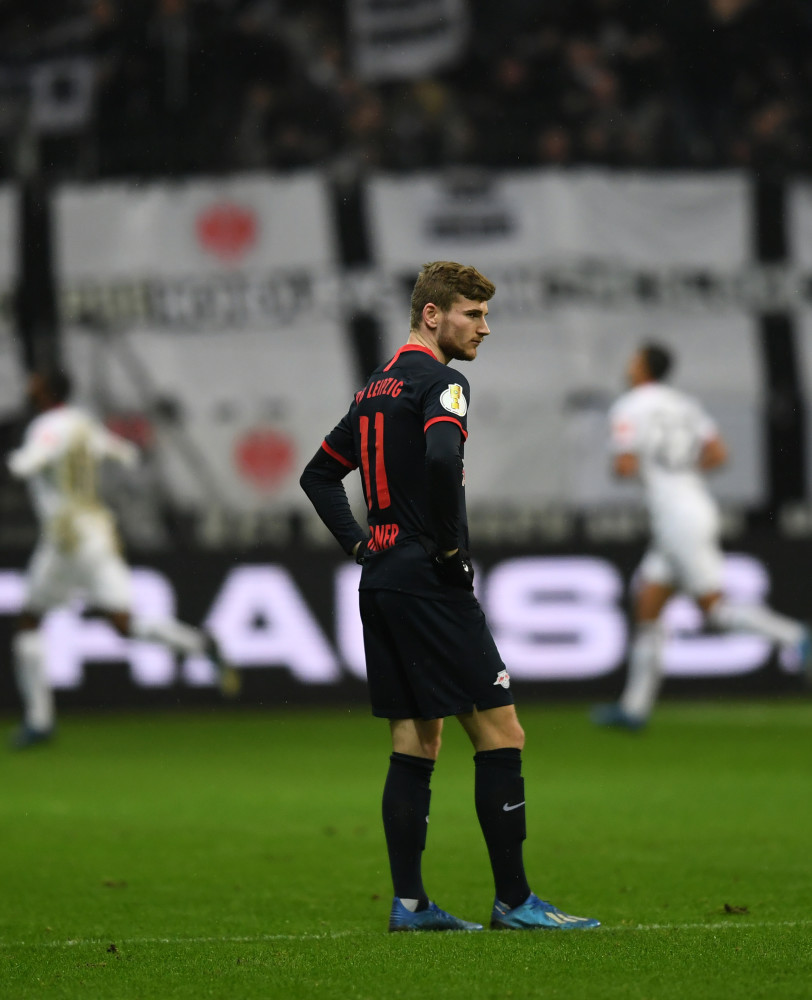 xingkong.com-关于国际比赛日法兰克福调整名单以备德国杯；防线松动环节打磨；引发热议；更衣室氛围转暖的信息