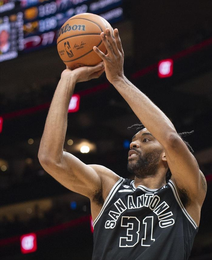 星空体育官网-今晚毕尔巴鄂竞技备战荷甲，更衣室发声细节曝光，气氛紧张，赛程密集仍需轮换(周日西甲西班牙人vs毕尔巴鄂竞技)